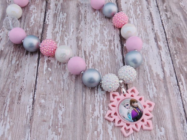 Anna and Elsa-frozen chunky bead necklace, frozen bubblegum bead necklaces, anna elsa necklaces, photography props, photo props, frozen party, baby necklaces